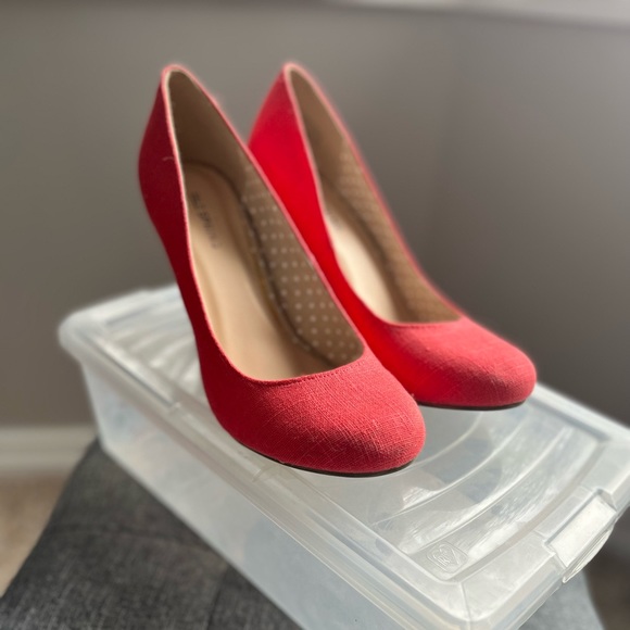 Call It Spring Heels, size 8, coral, storage box included! - Picture 5 of 6